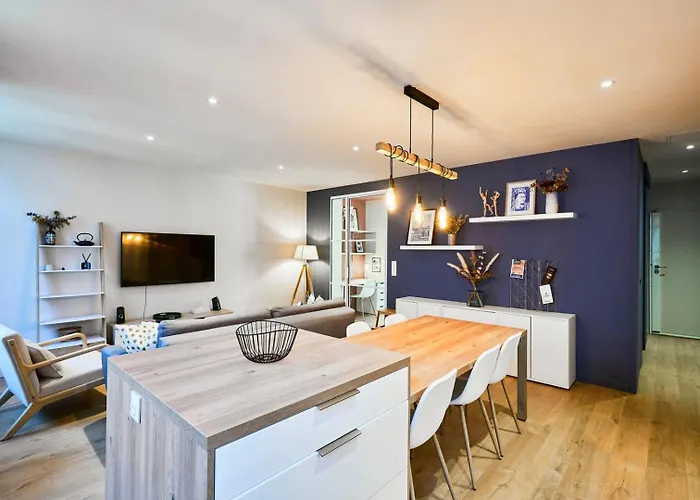 With Parking In The Heart Of Old Appartement