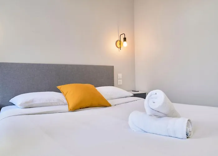 Appartement With Parking In The Heart Of Old *