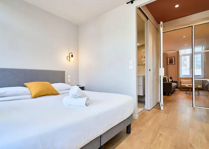 With Parking In The Heart Of Old Appartement *